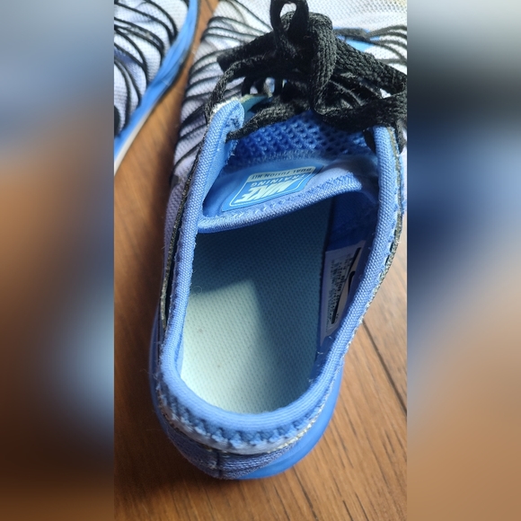 BOGO Nike running shoes - Picture 3 of 7